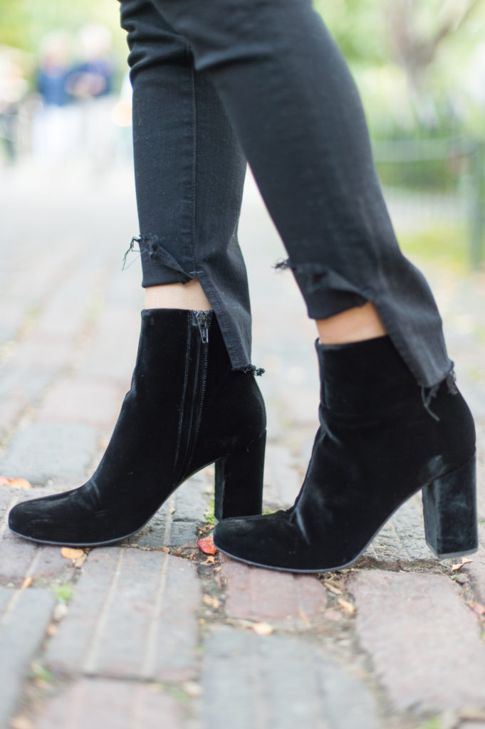 Lifestyle and corporate bogger Amanda Warsavsky wearing black velvet Saint Laurent boots