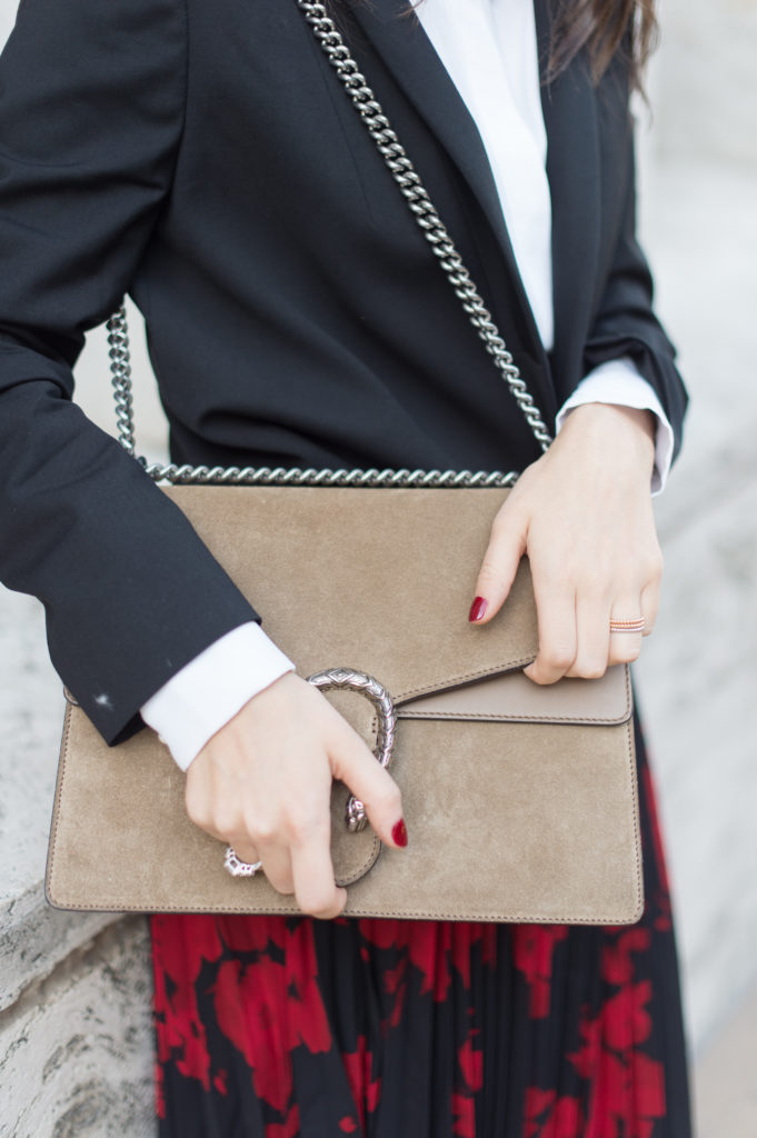 Lifestyle and work wear inspiration blogger That Pencil Skirt wearing a Gucci beige Dionysus bag